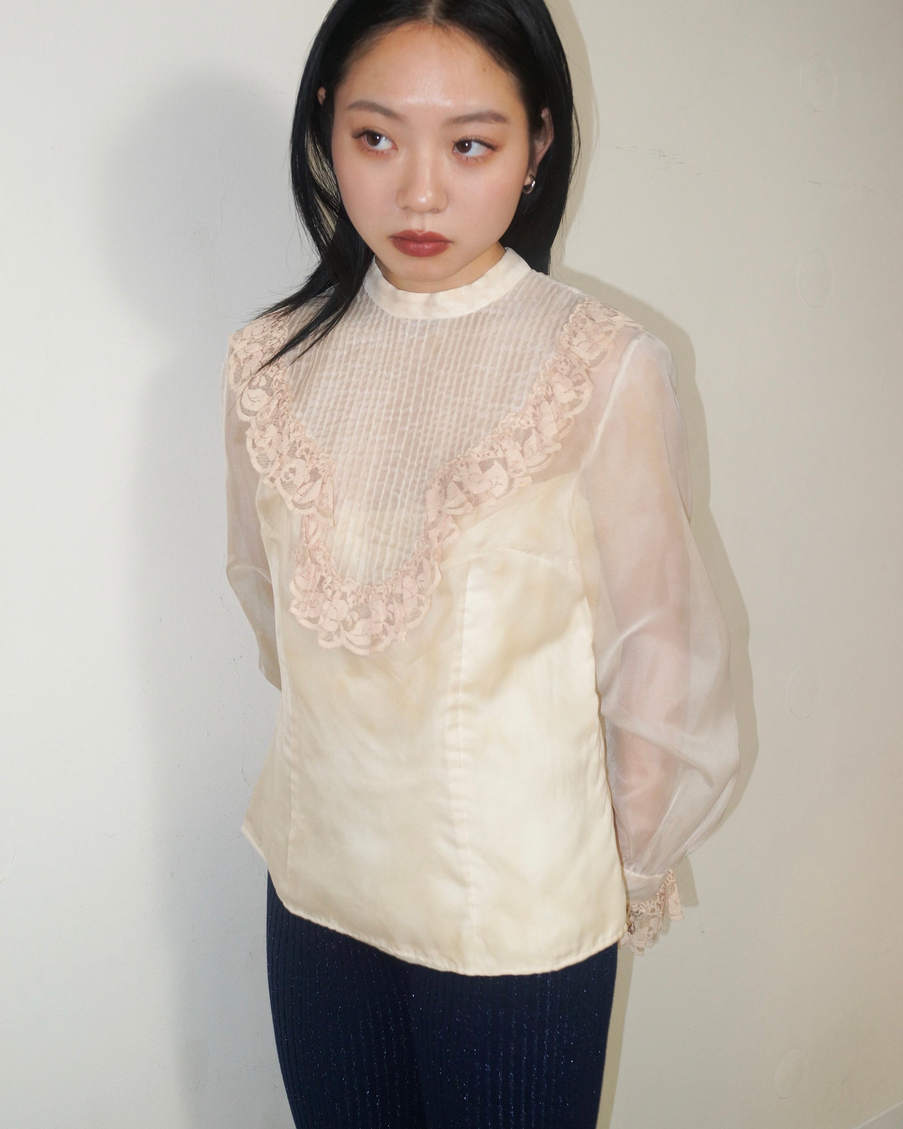 LACE SWITCHING BLOUSE