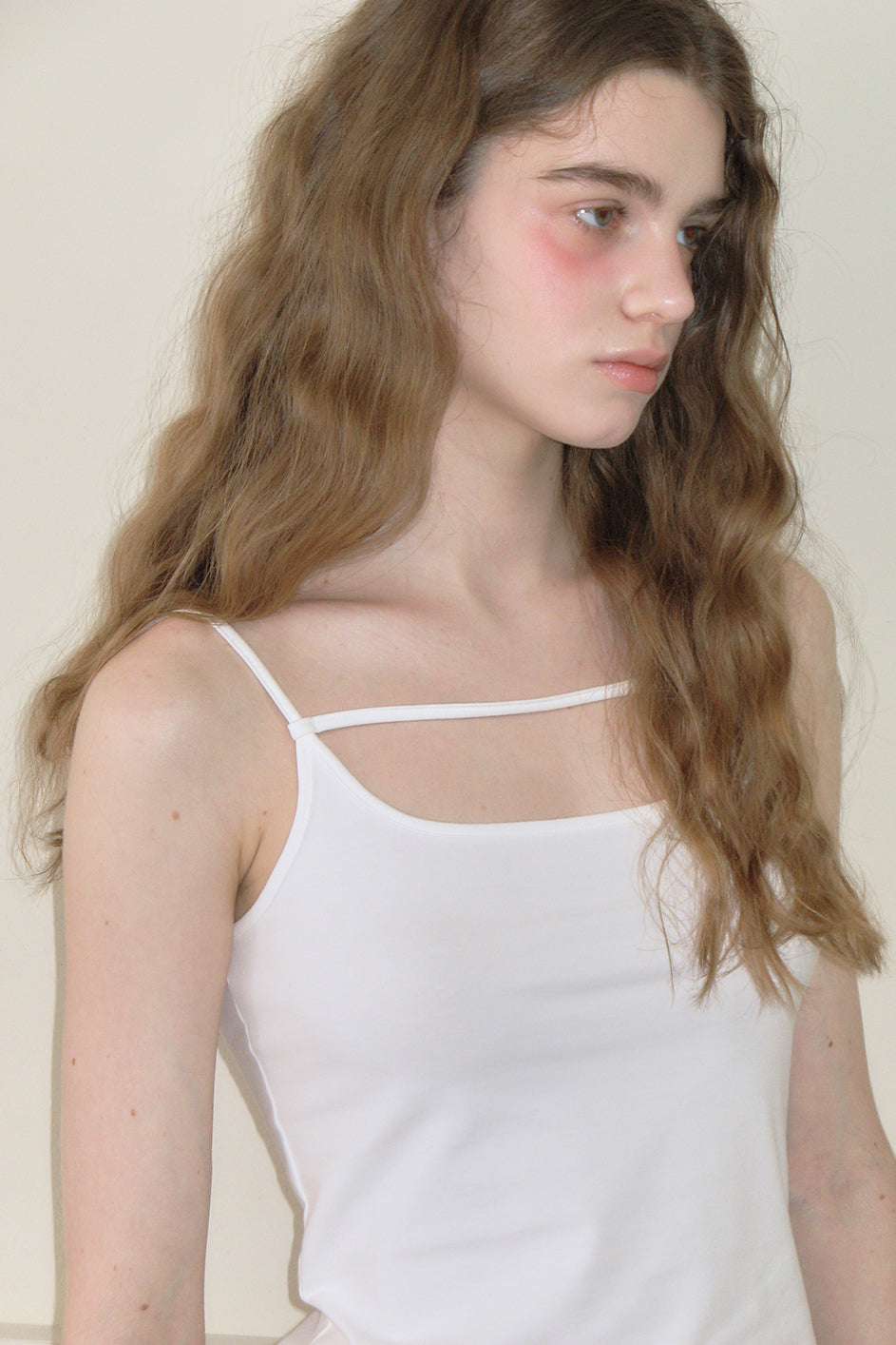 VARY STRAP SLEEVELESS TOP [WHITE]